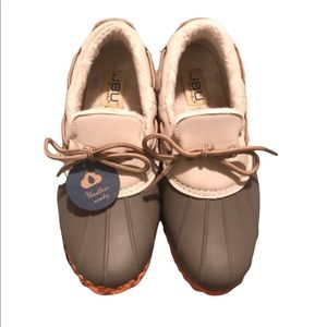 💕NWT JBU ladies new duck shoes - size 7